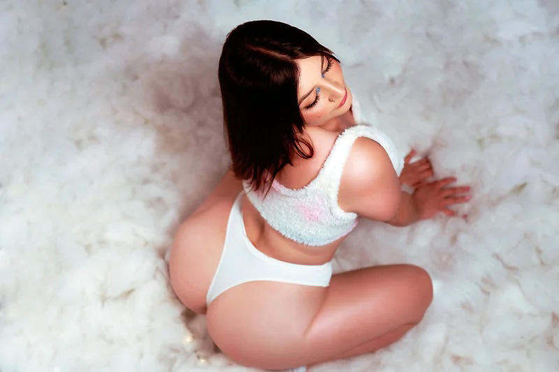 AnnieLeonii Pic